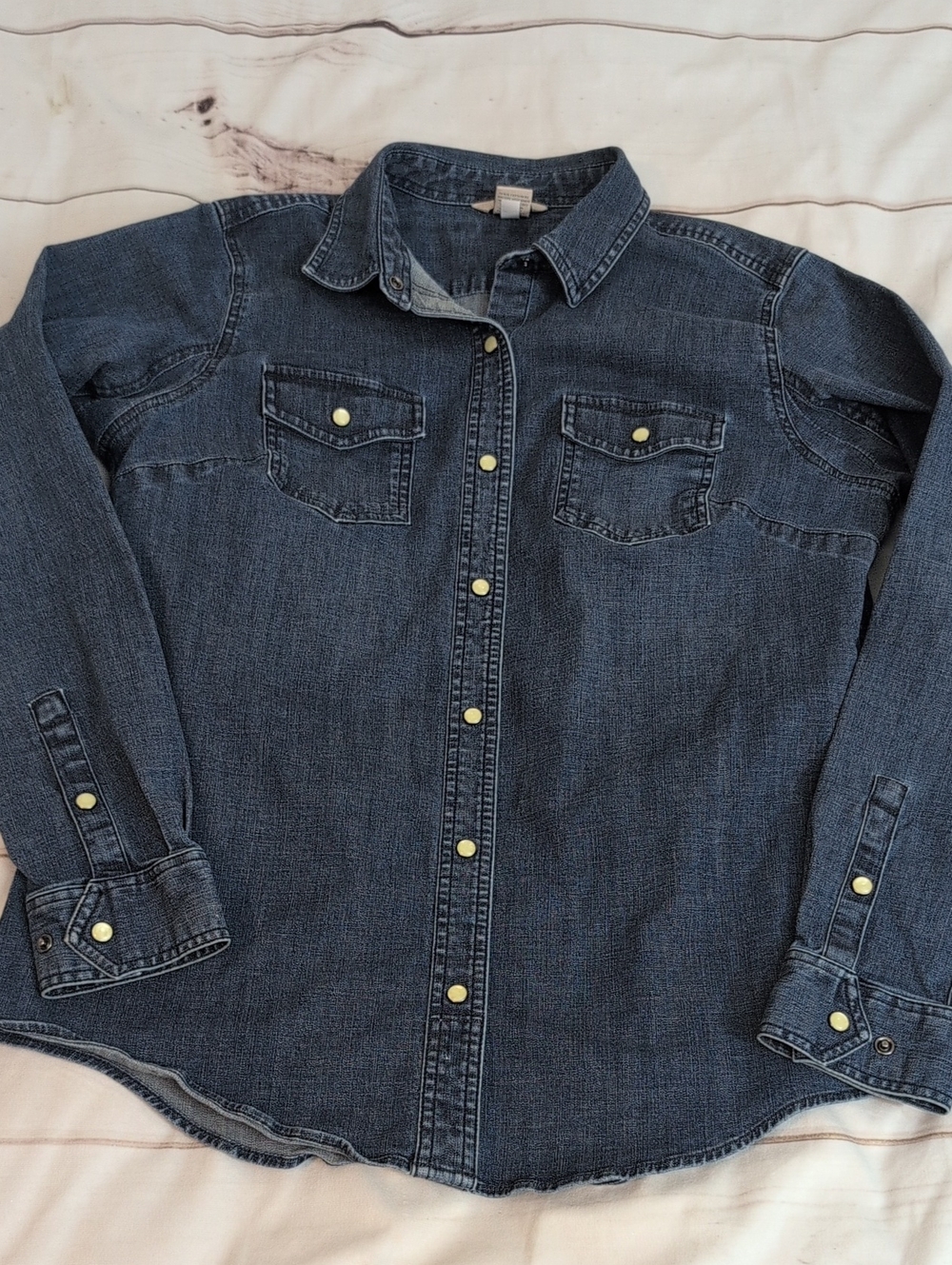 Duluth Trading Co Women’s M Denim Shirt Dark Wash Western Pearl Snap Stretch